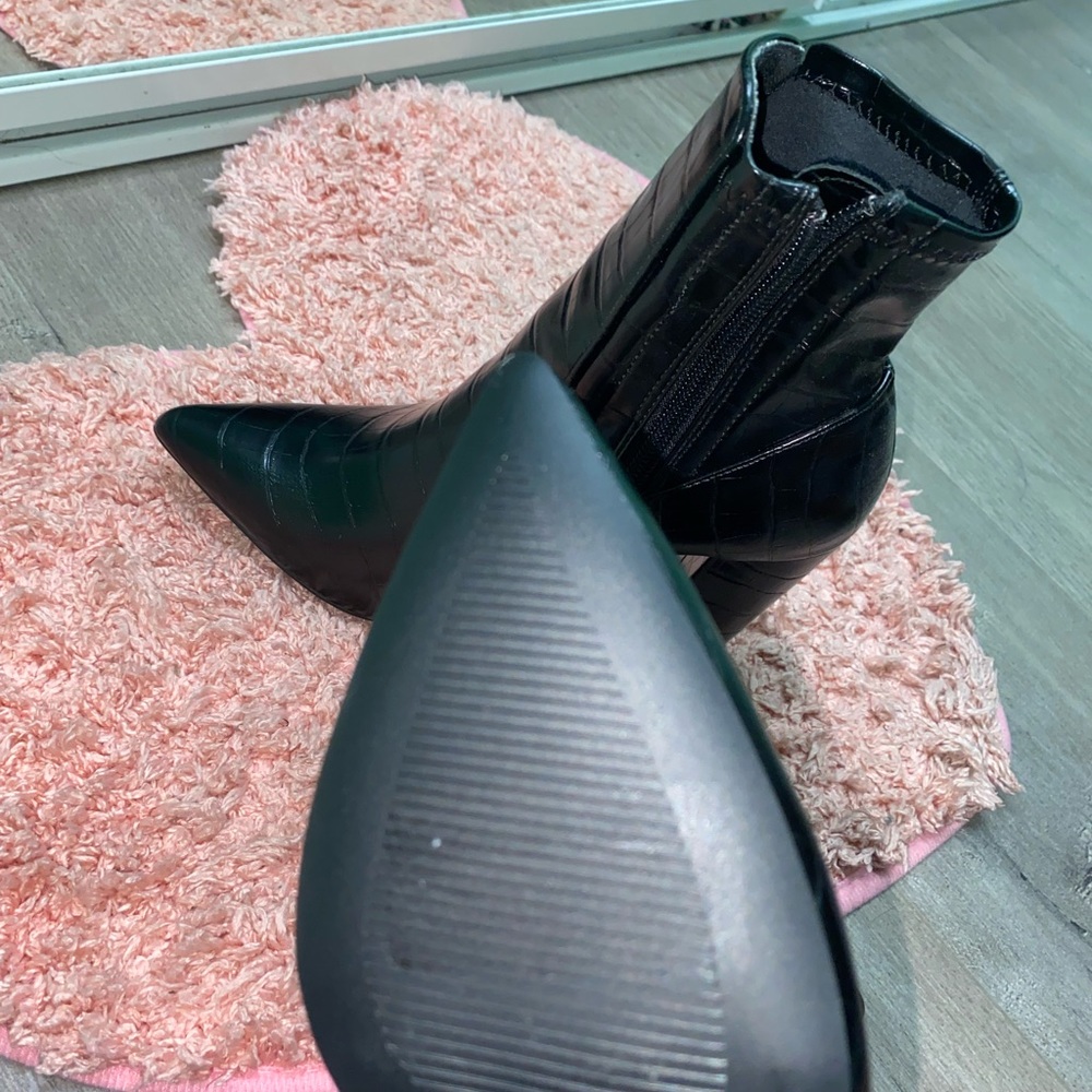 Size 6.5 - Picture 2 of 4